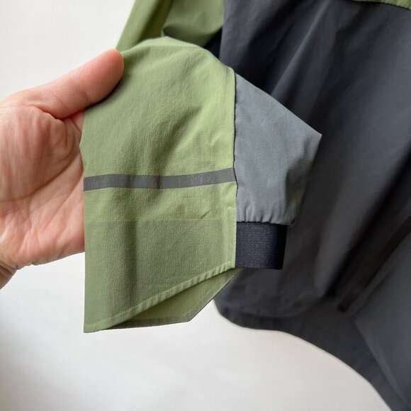 On Men’s Weather jacket , green /gray, Size L J180 - Picture 7 of 12